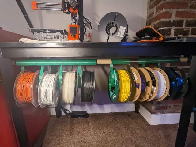 Rod hung spool holder