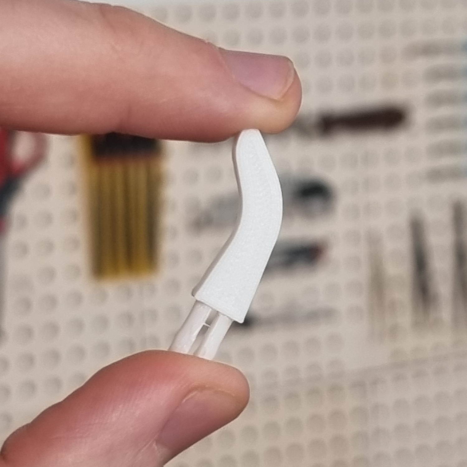 Omnidirectional Hook for 6mm Pegboards