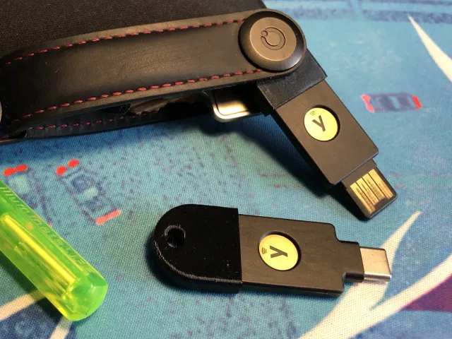 YubiKey keyring/Orbitkey attachment.
