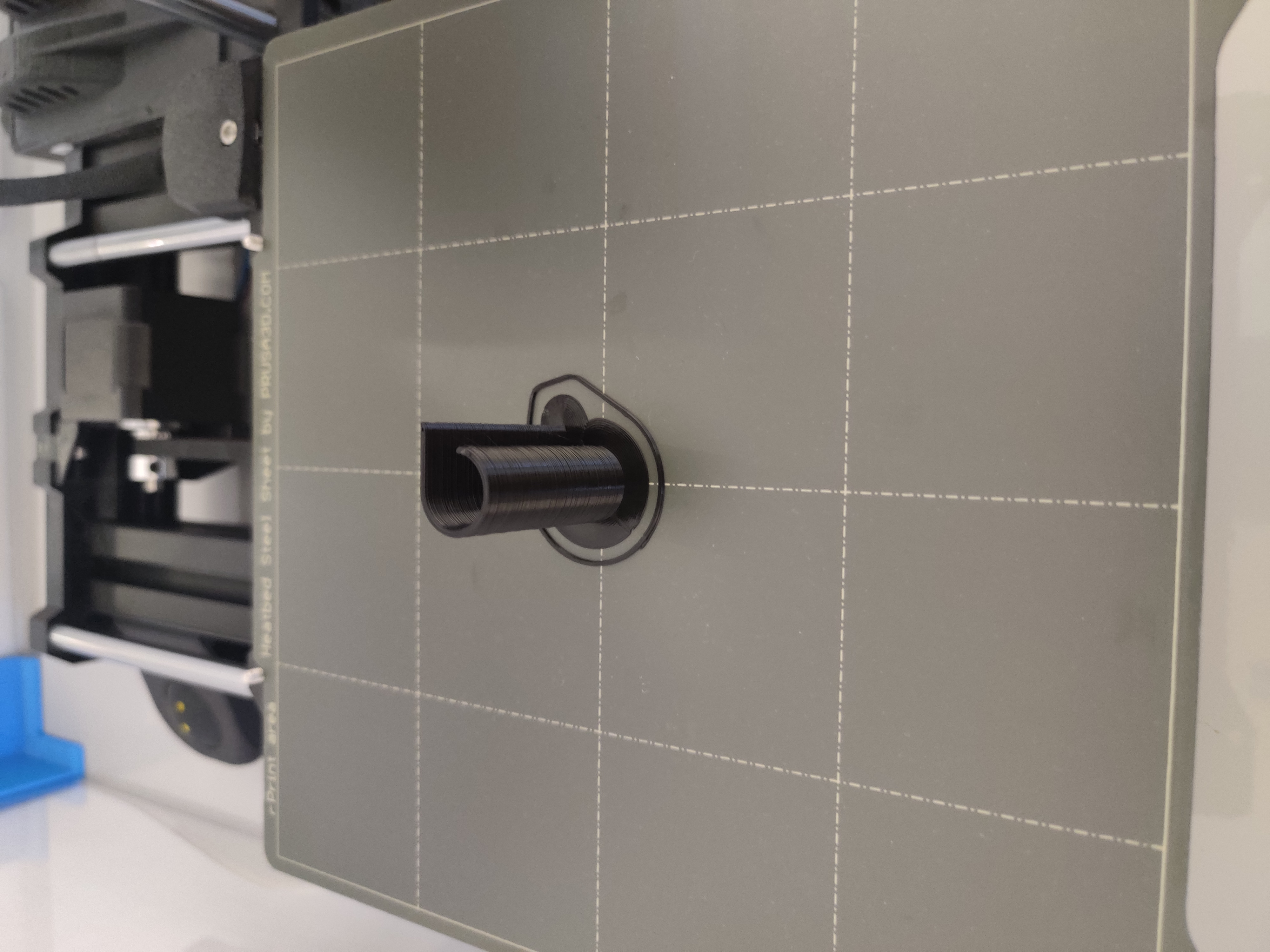 Miniatura 2 do modelo 3D Window hinge cover middle