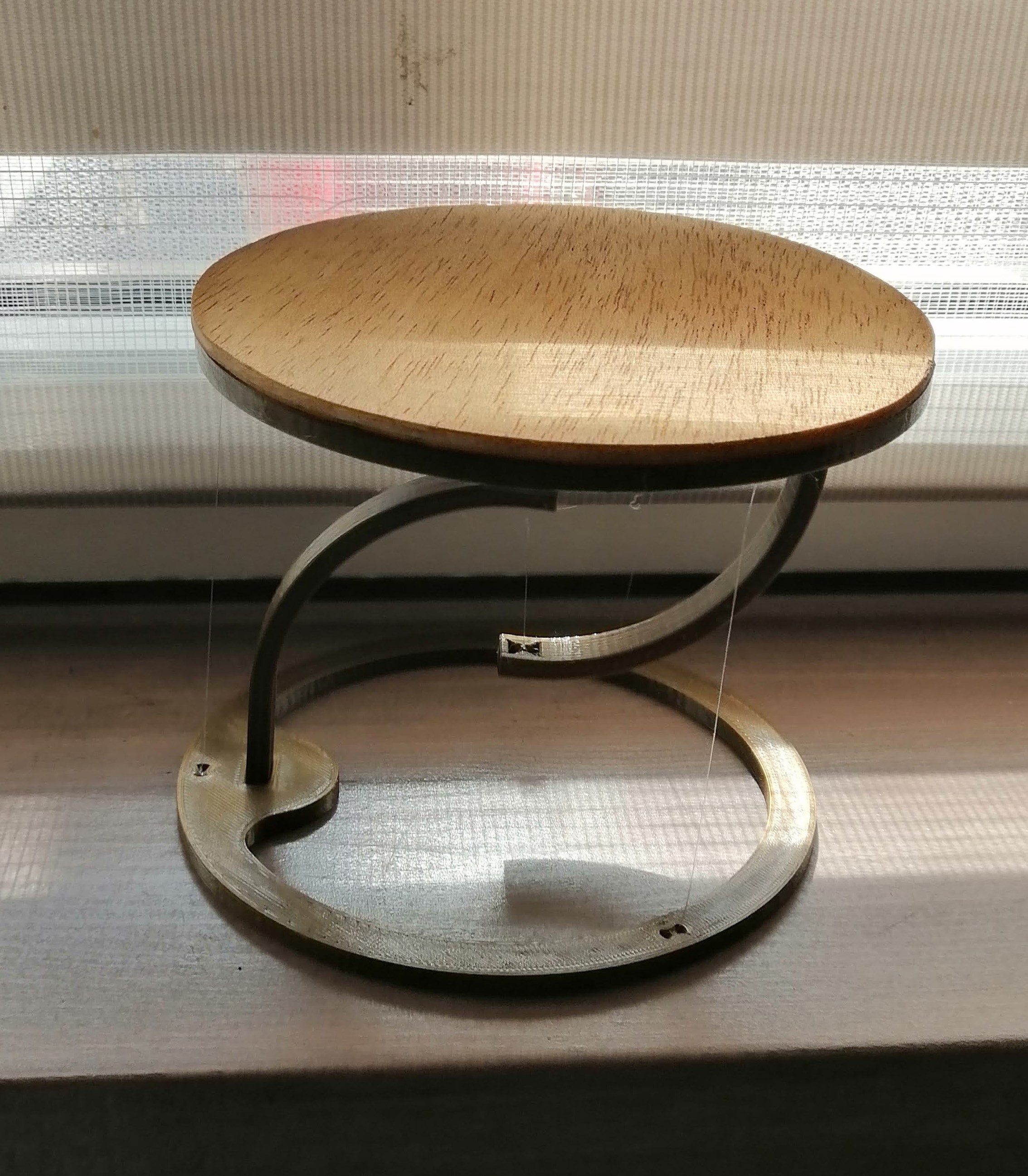 Miniatura 3 do modelo 3D Impossible floating table