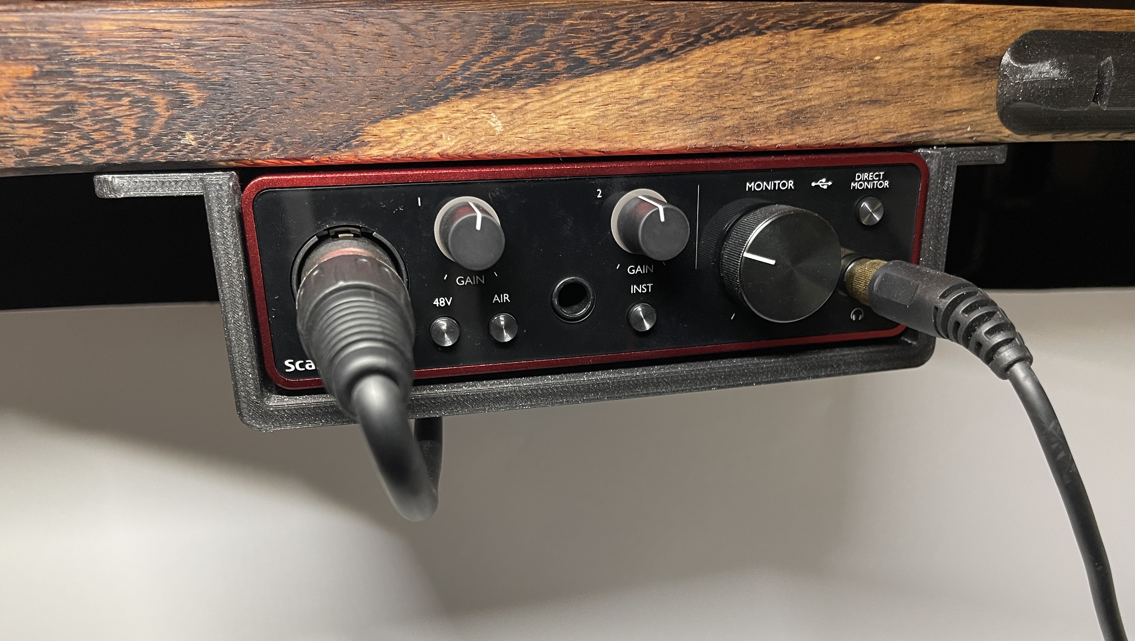 Focusrite Scarlett Solo 3. table attachment / Tisch Halterung, Montage