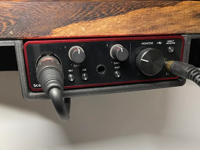 Focusrite Scarlett Solo 3. table attachment / Tisch Halterung, Montage