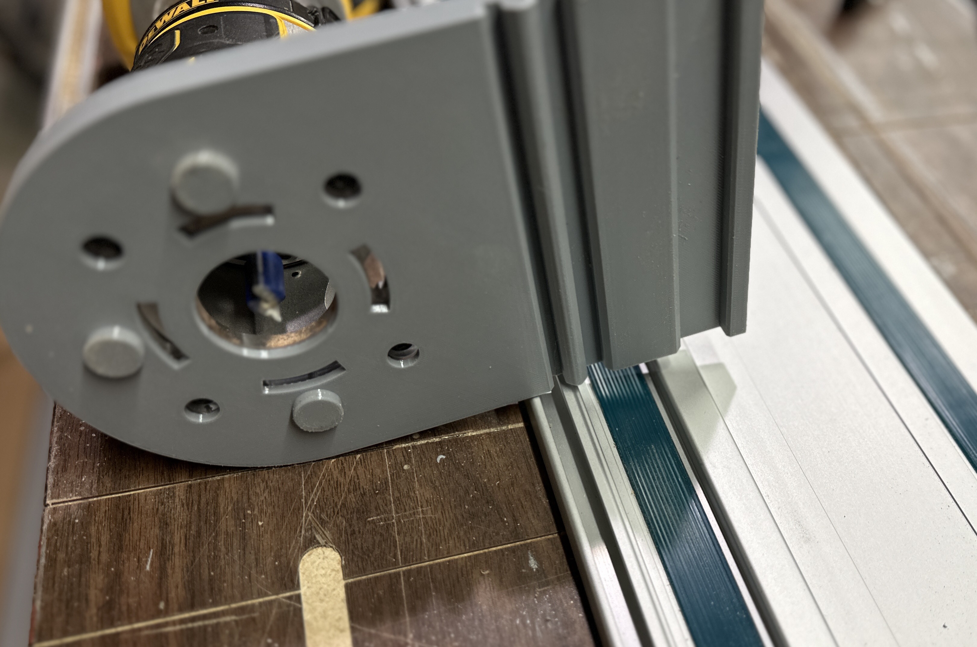 Dewalt Router Plate for Makita Track by Joe Download free STL model