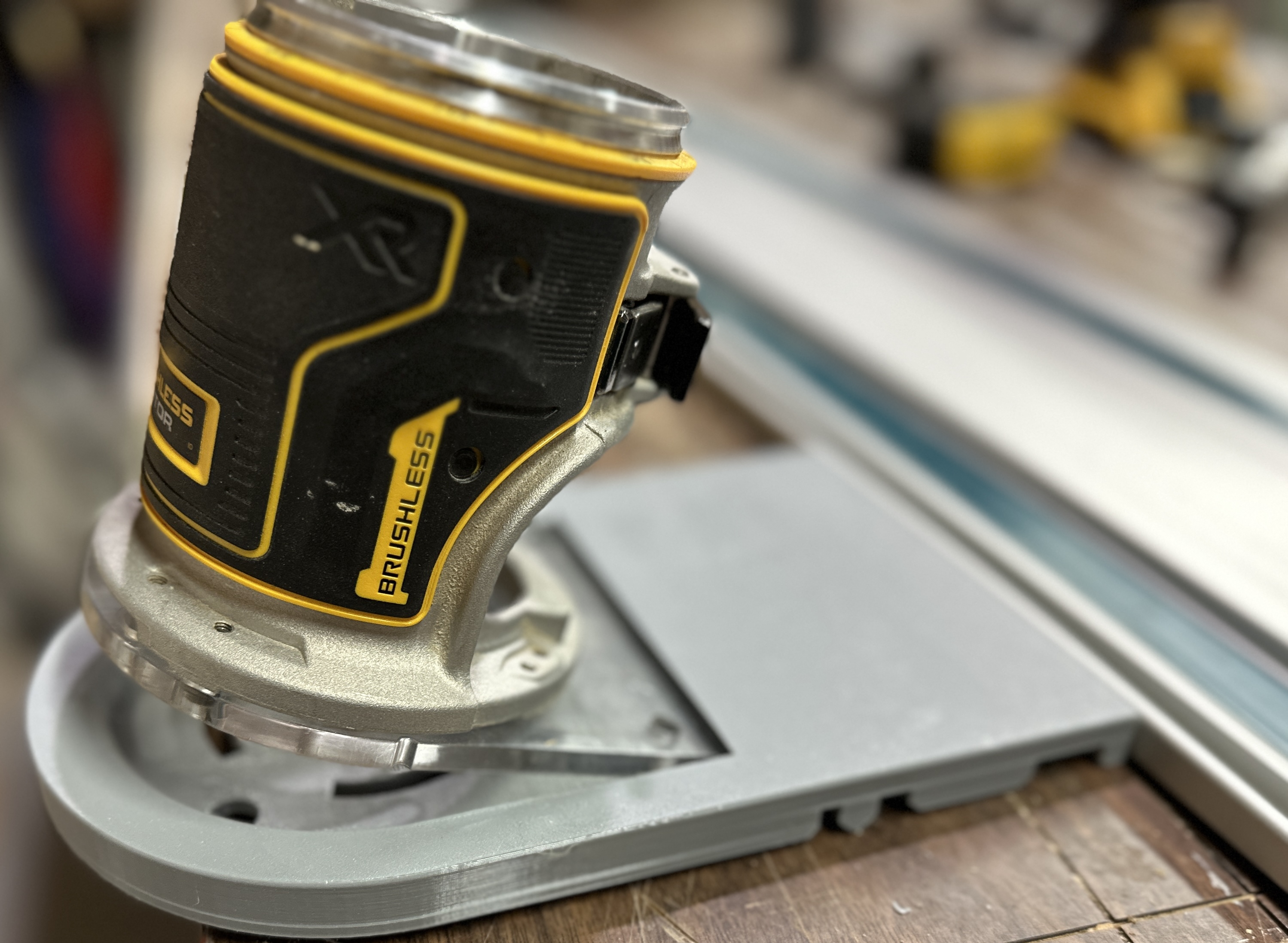 Dewalt Router Plate for Makita Track by Joe Download free STL model