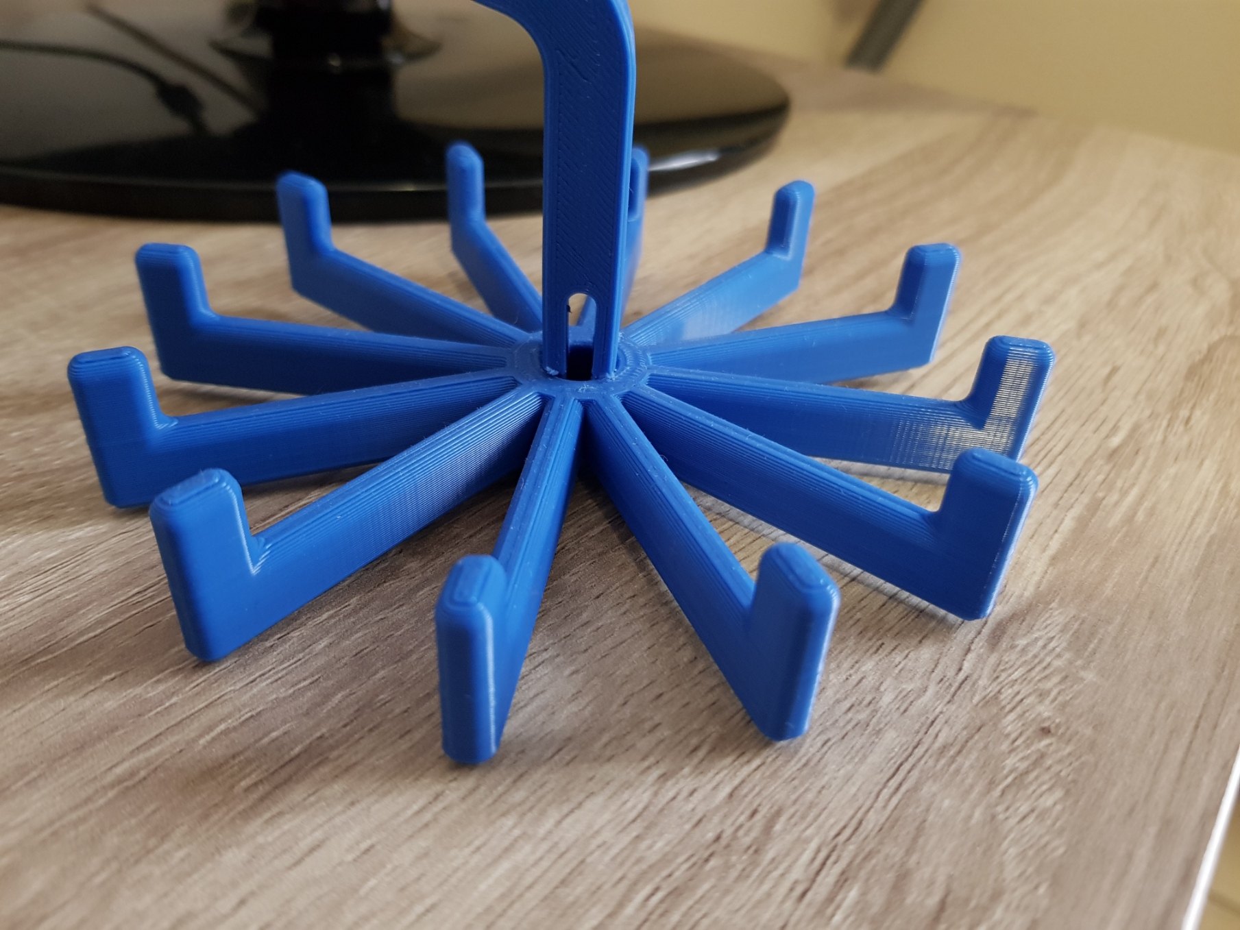 Tie Carousel with rounded carousel arms