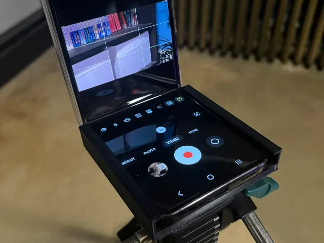 Samsung Galaxy Z Flip 4 Tripod Mount