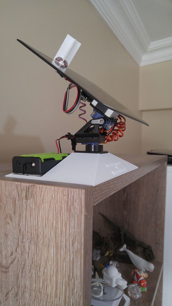 Solar Tracking System & mobile charger — miniatura 3