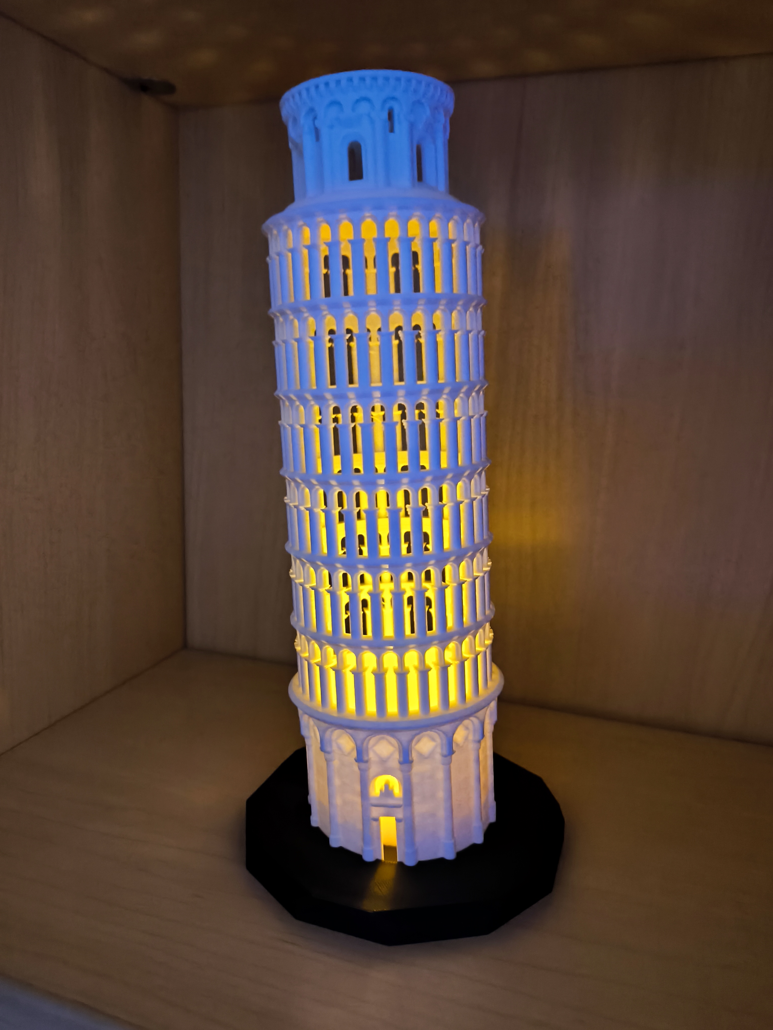 Leaning Tower of Pisa / Italy