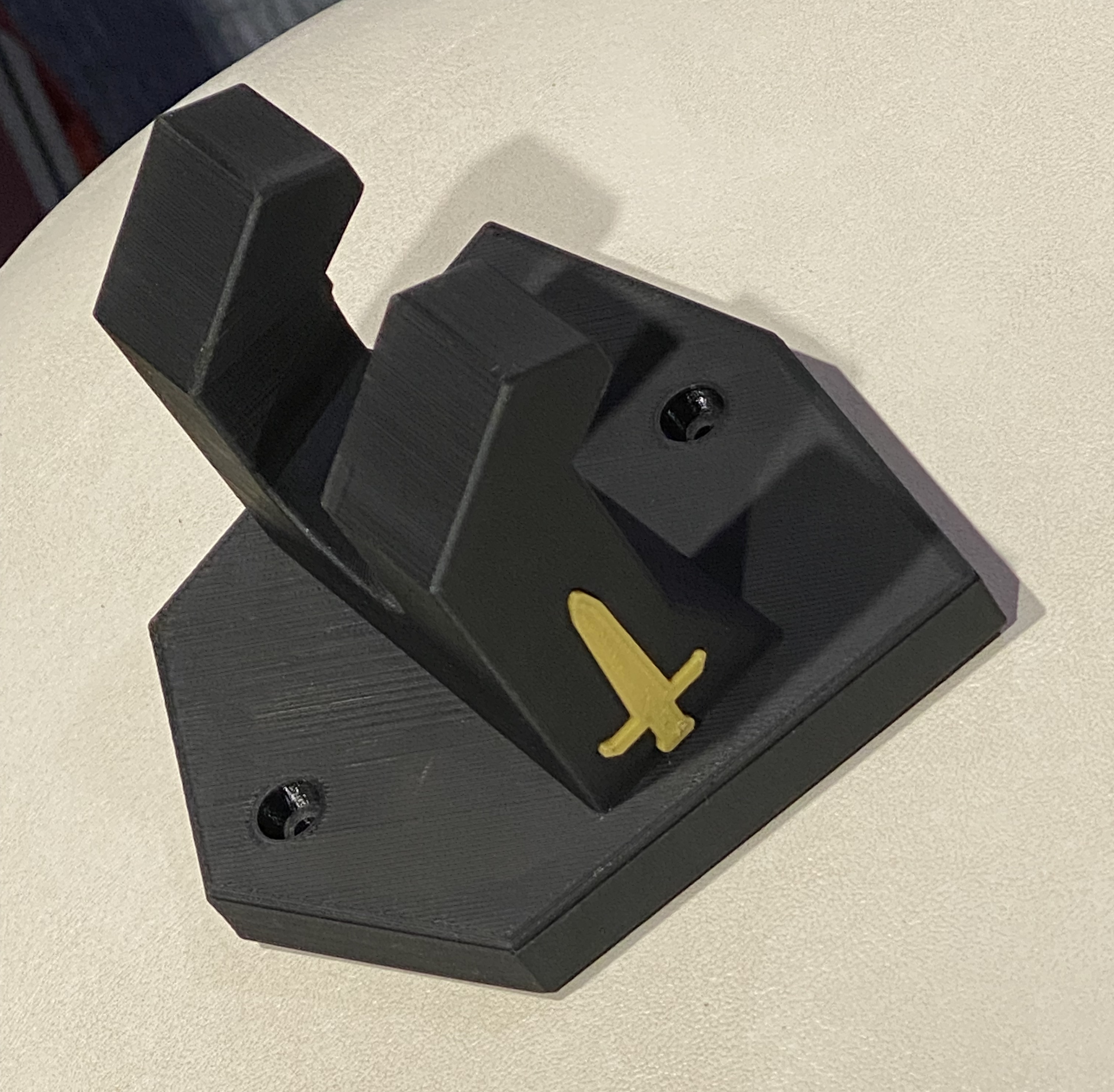 Sword mount pommel