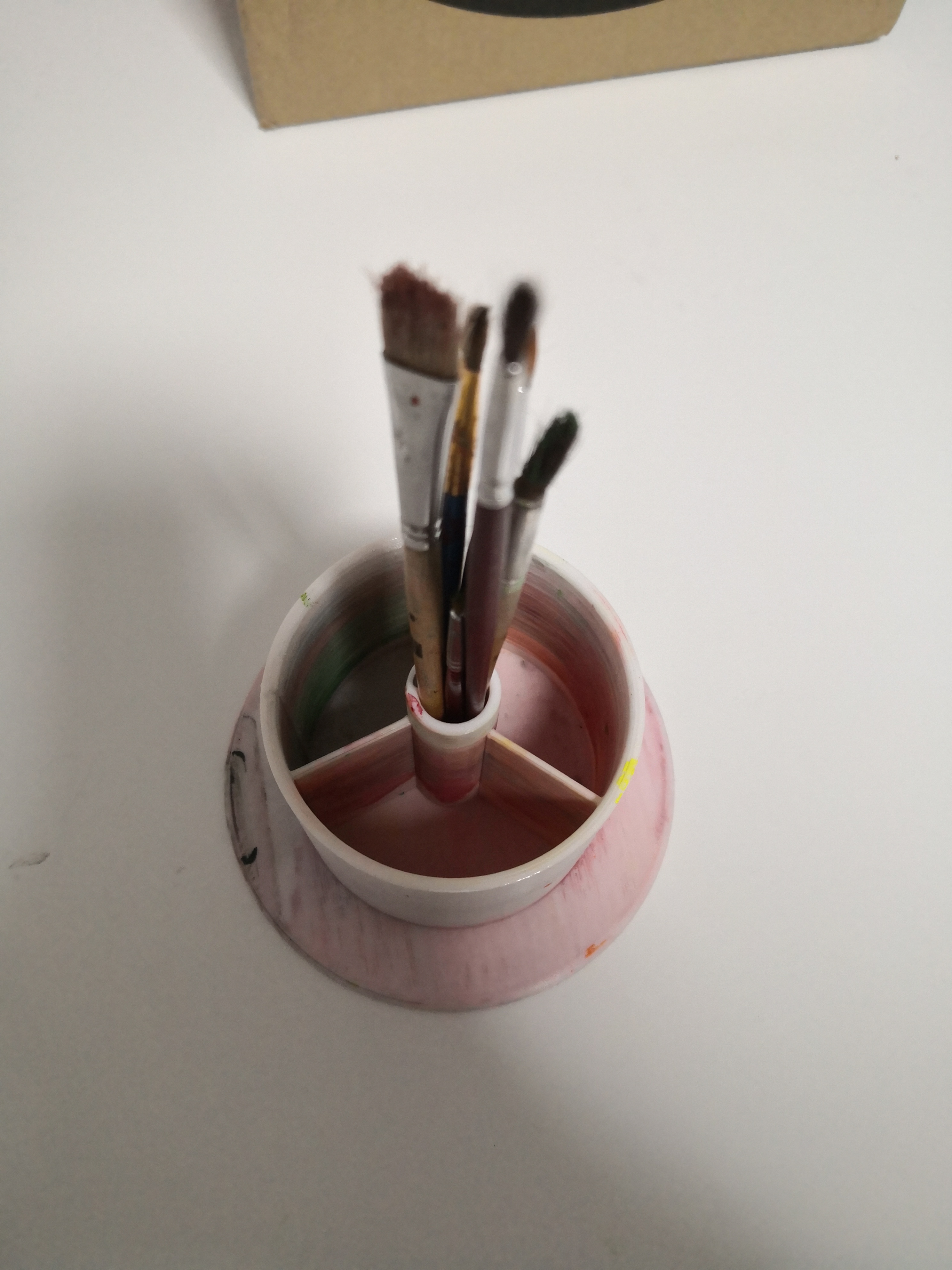 Wasserbecher Pinsel