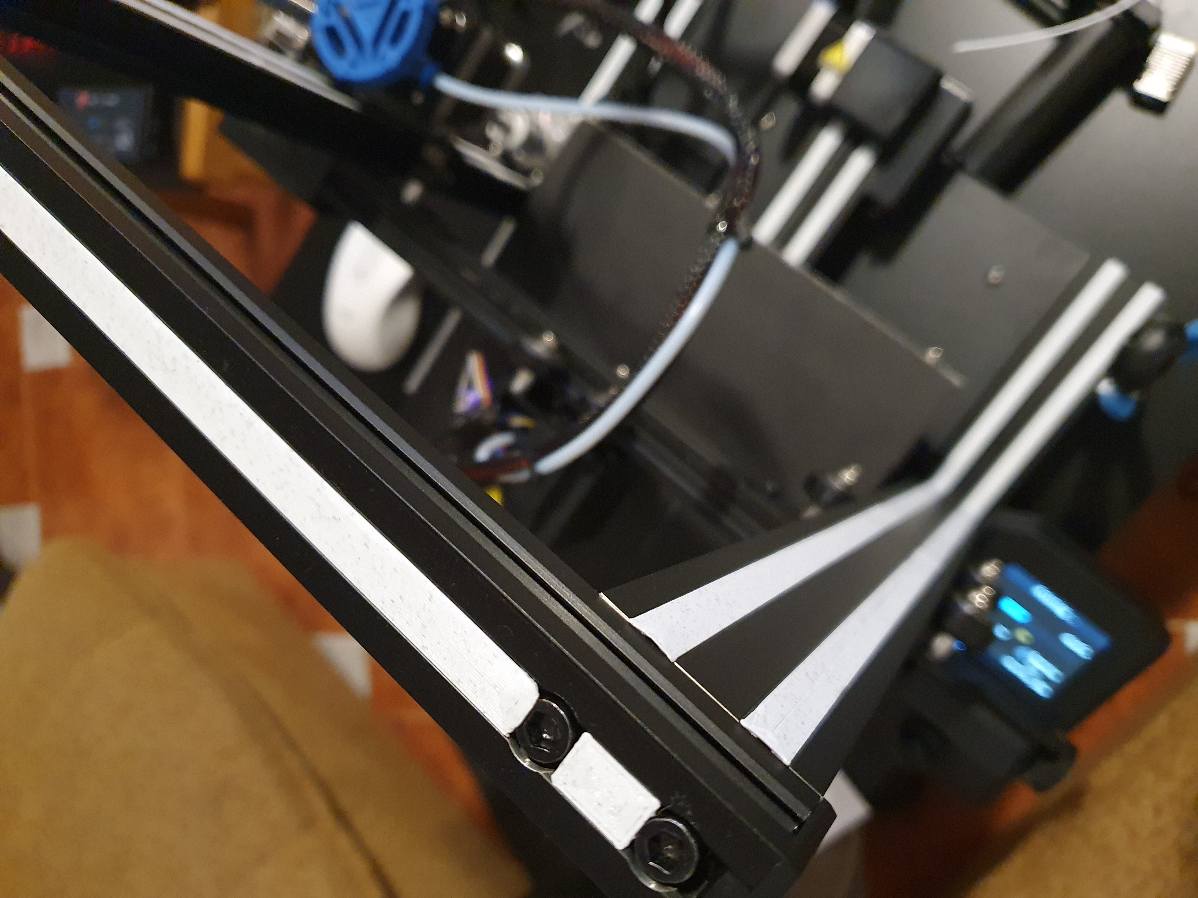 V slot cover