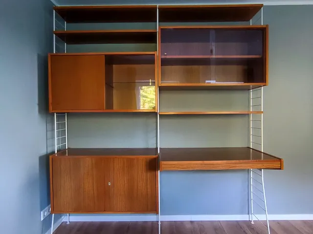 Wall bracket for string shelf