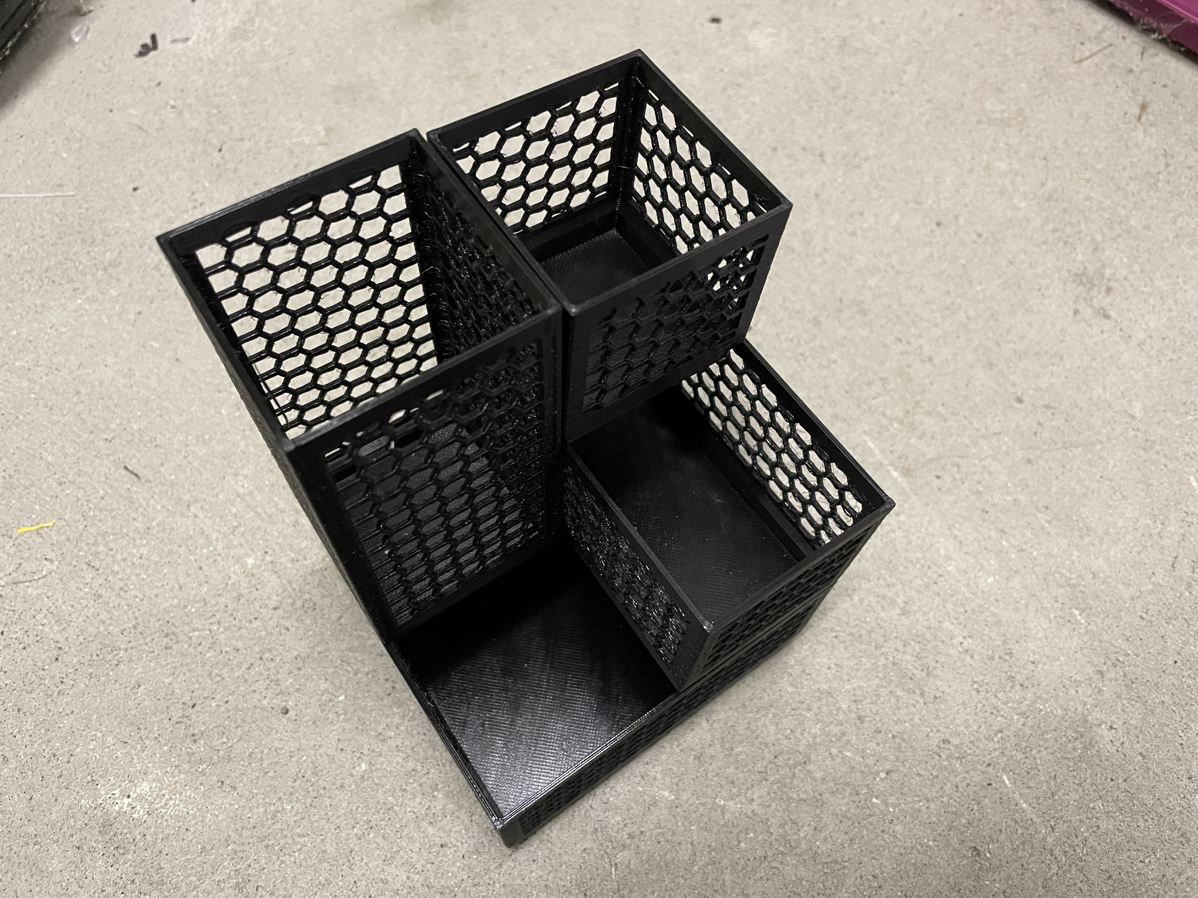 Miniatura 2 do modelo 3D Stackable Boxes with Hexaconal Perforation