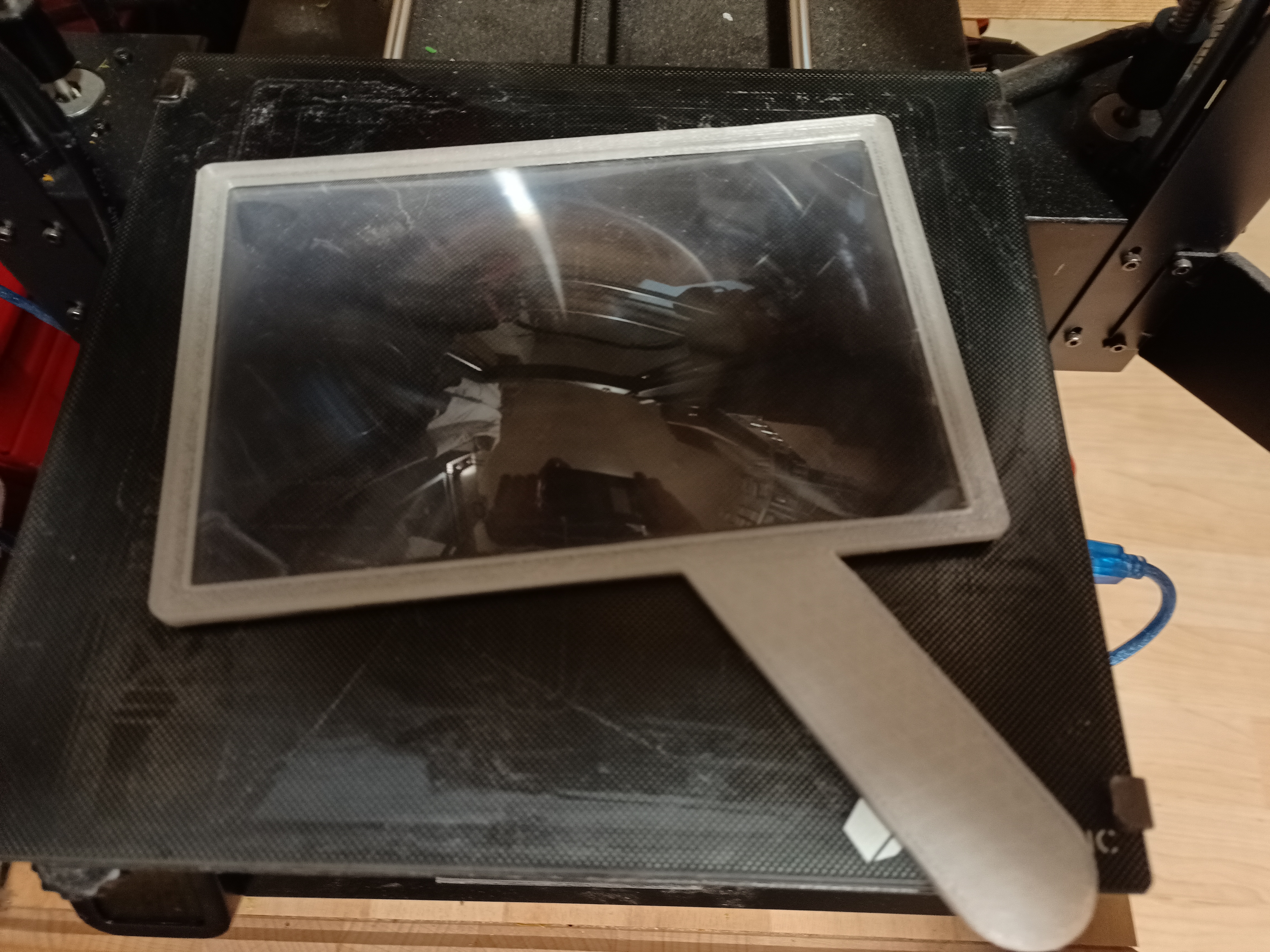 Frame with handle for magnifier fresnel lens