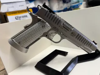 Pistol stand gun stand