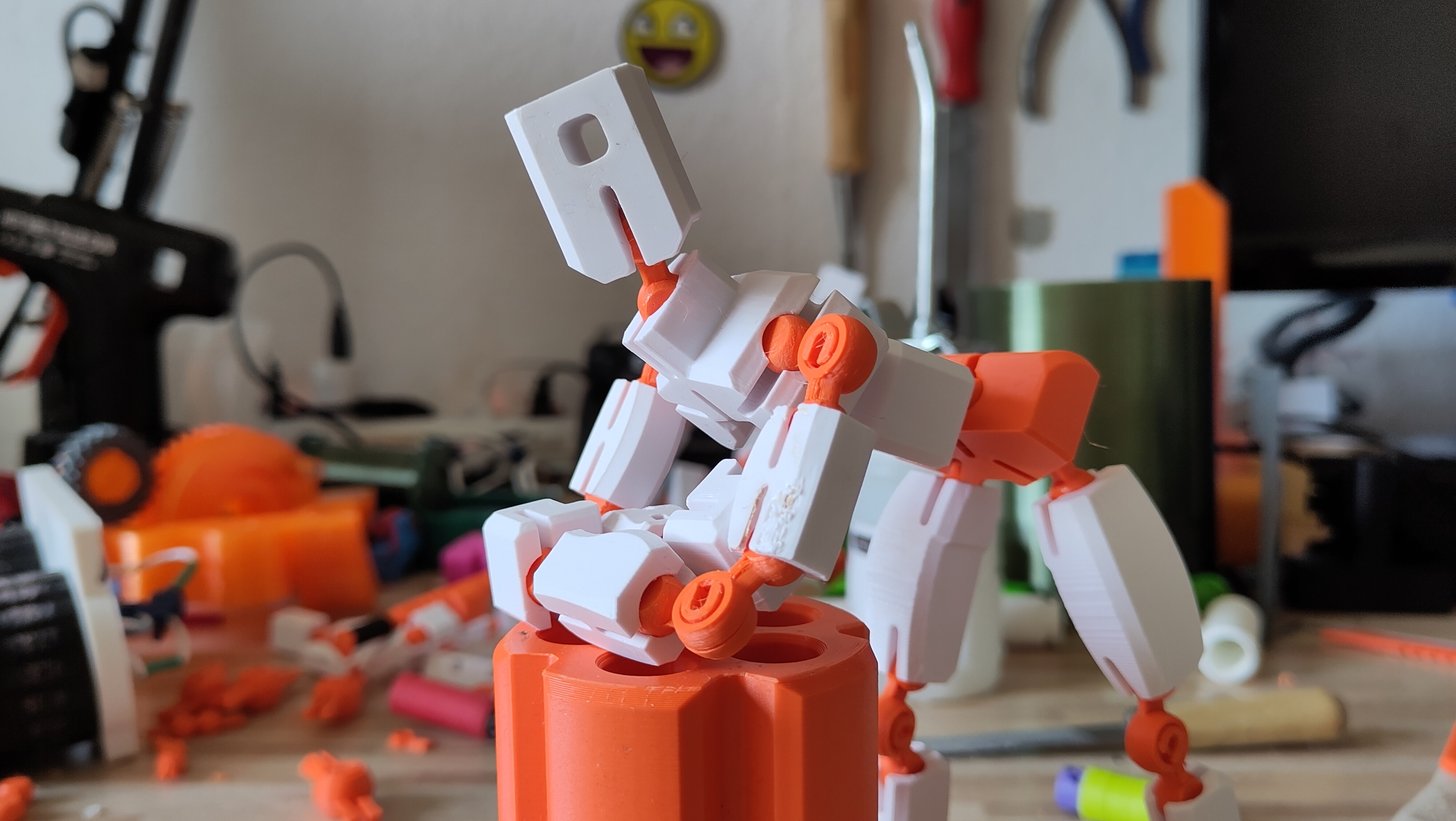 Posable GEN Action Figure v1 (print-friendly)