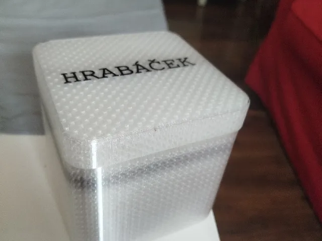 Krabička s víkem (Box with a lid)