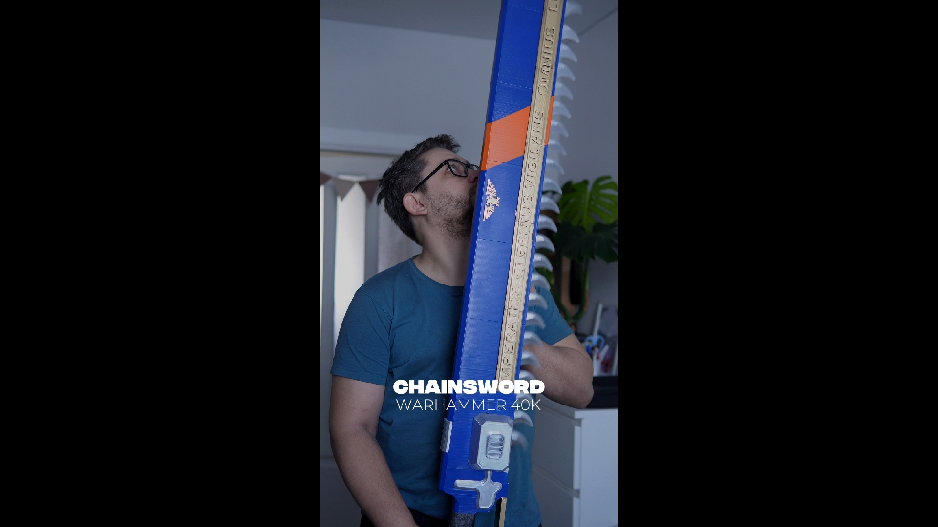 Warhammer 40K Chainsword — Motorized, Working Chain