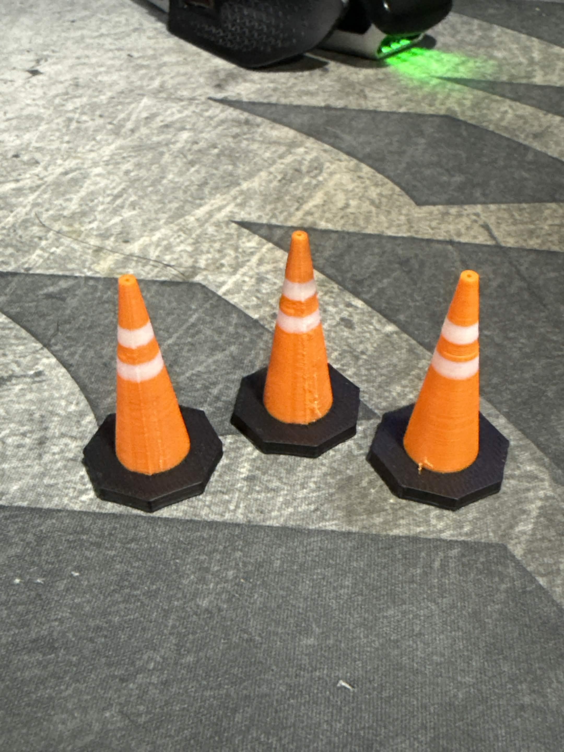 Miniatura 3 do modelo 3D Miniature Traffic cones