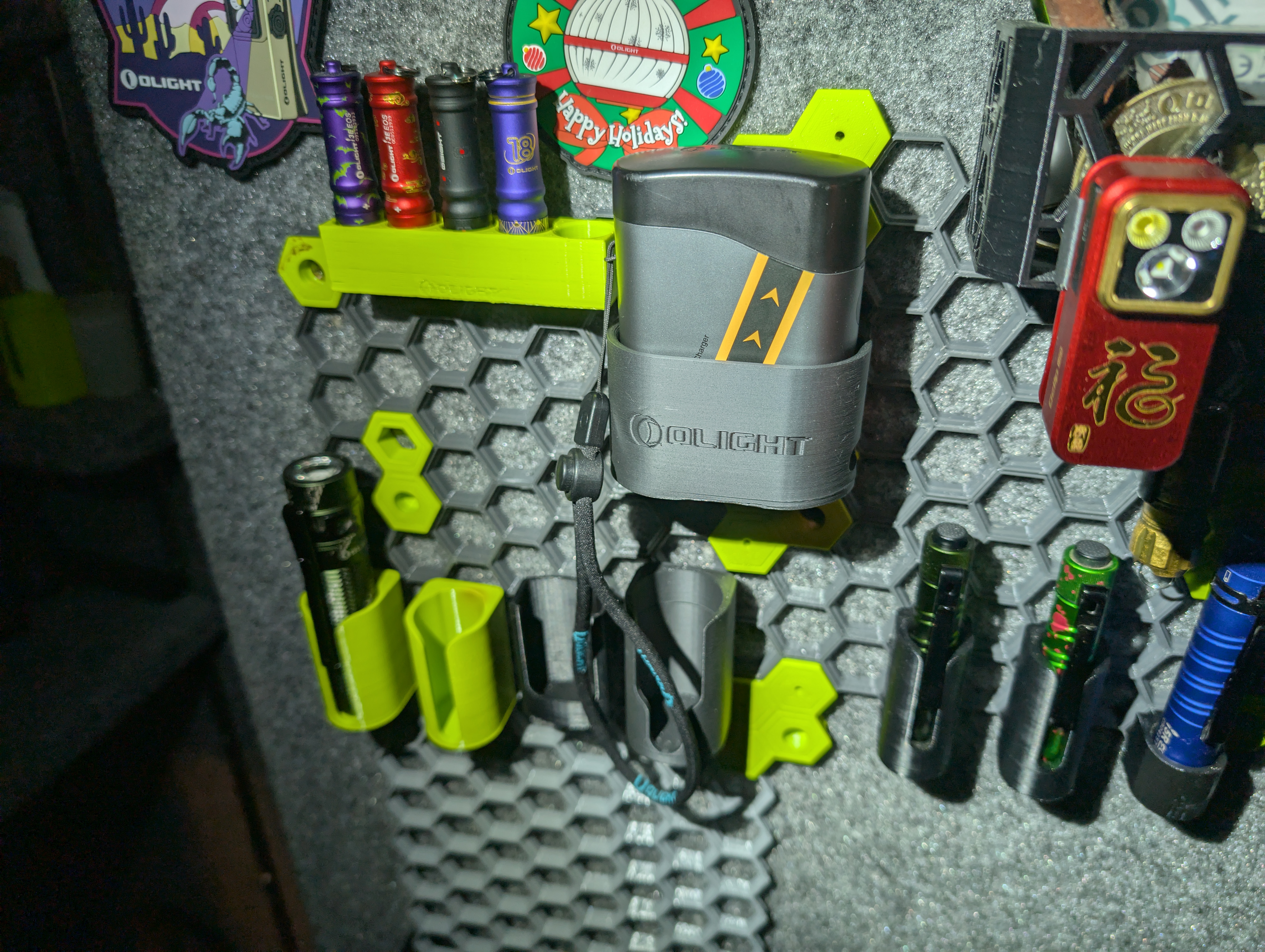 Olight Baton4 Premium Honey comb Wall
