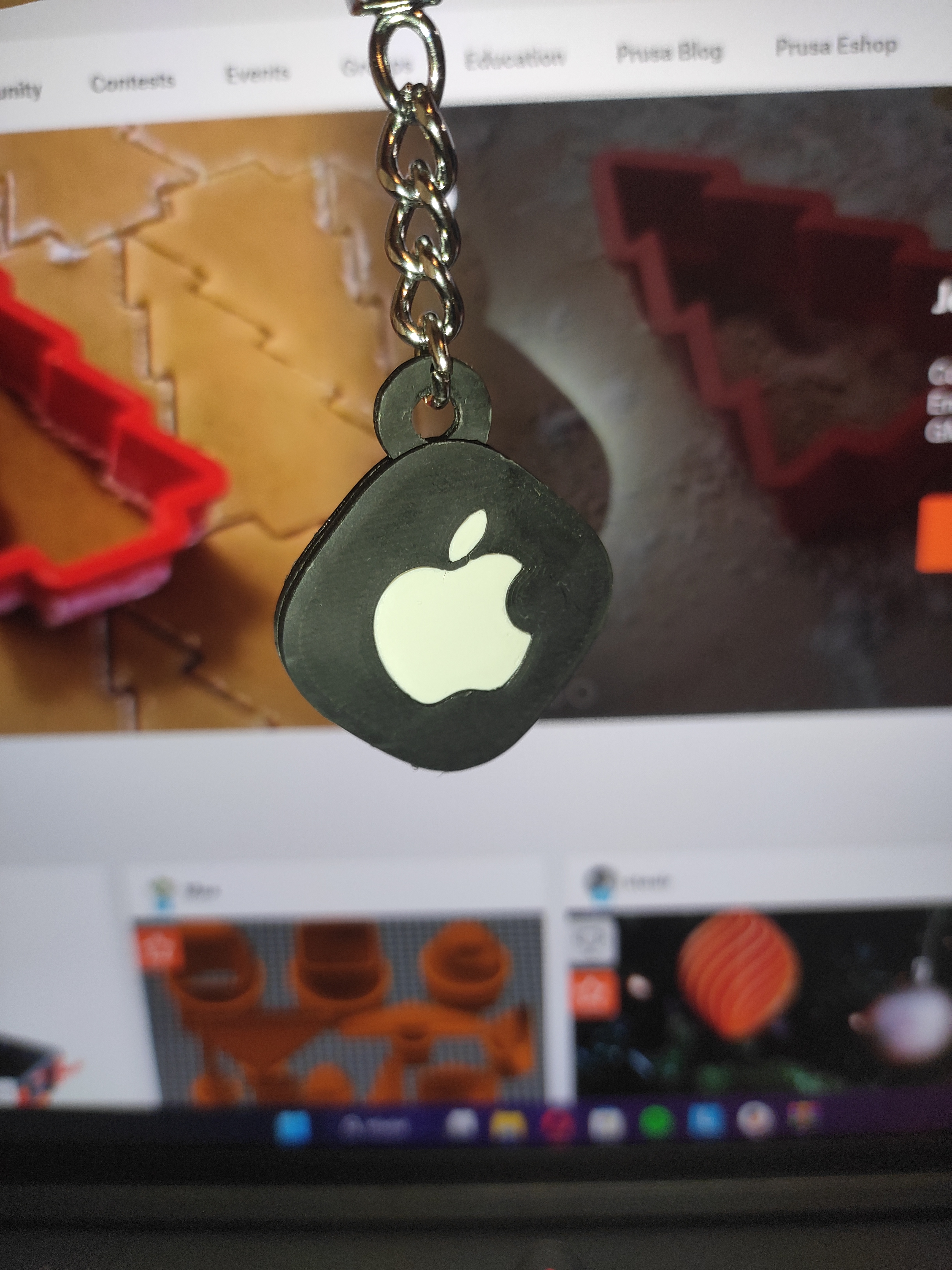 Miniatura 2 do modelo 3D Apple keychain