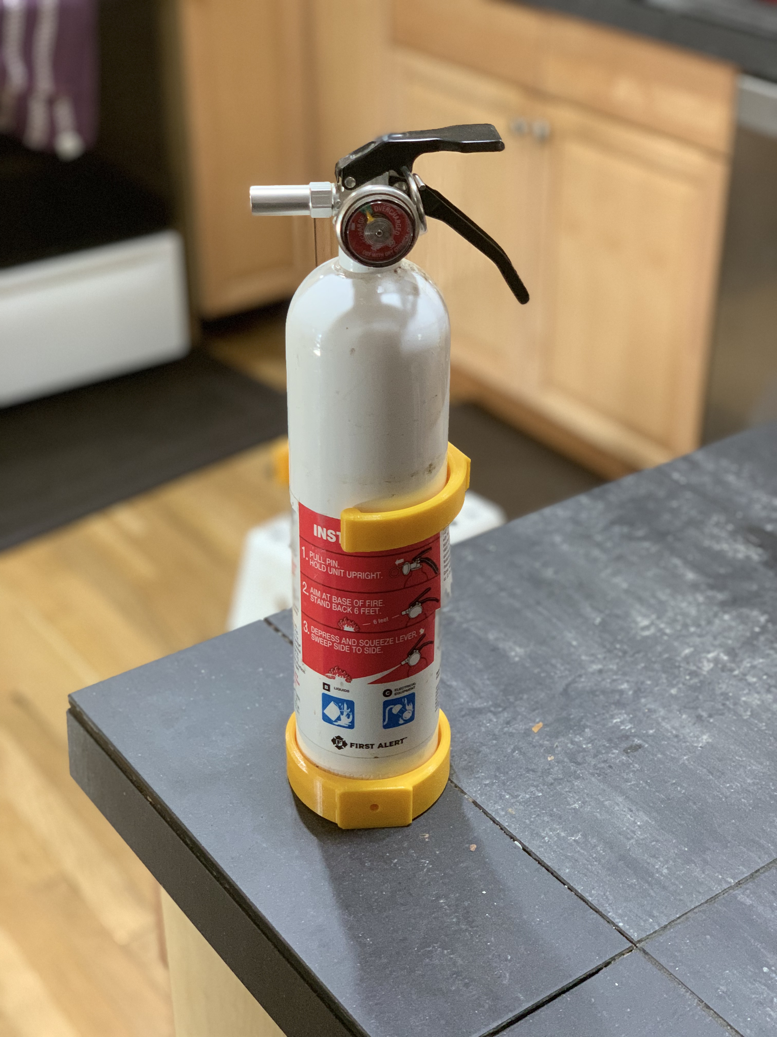 Automotive fire extinguisher mounts