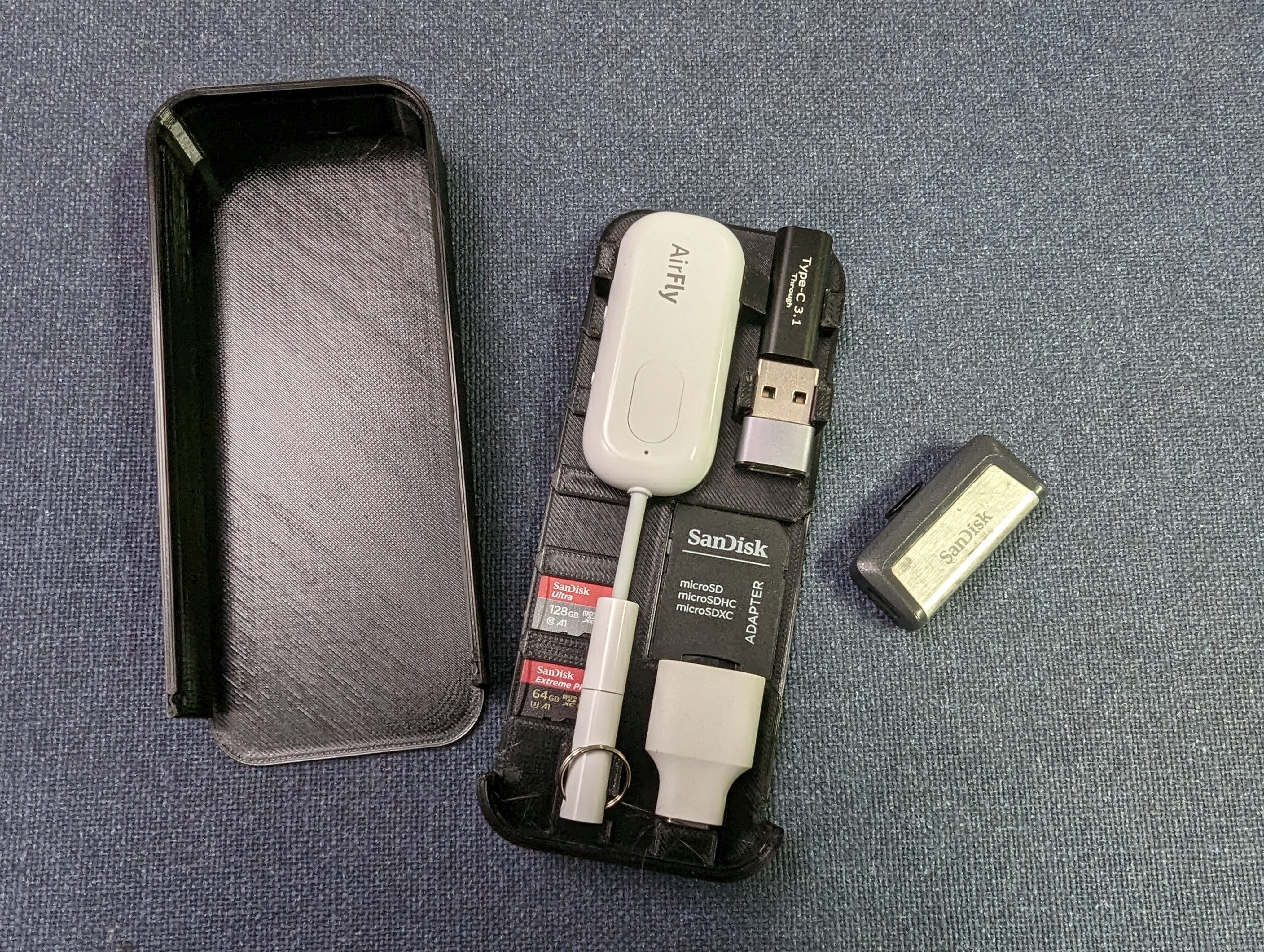 Dongles & cards organizing case