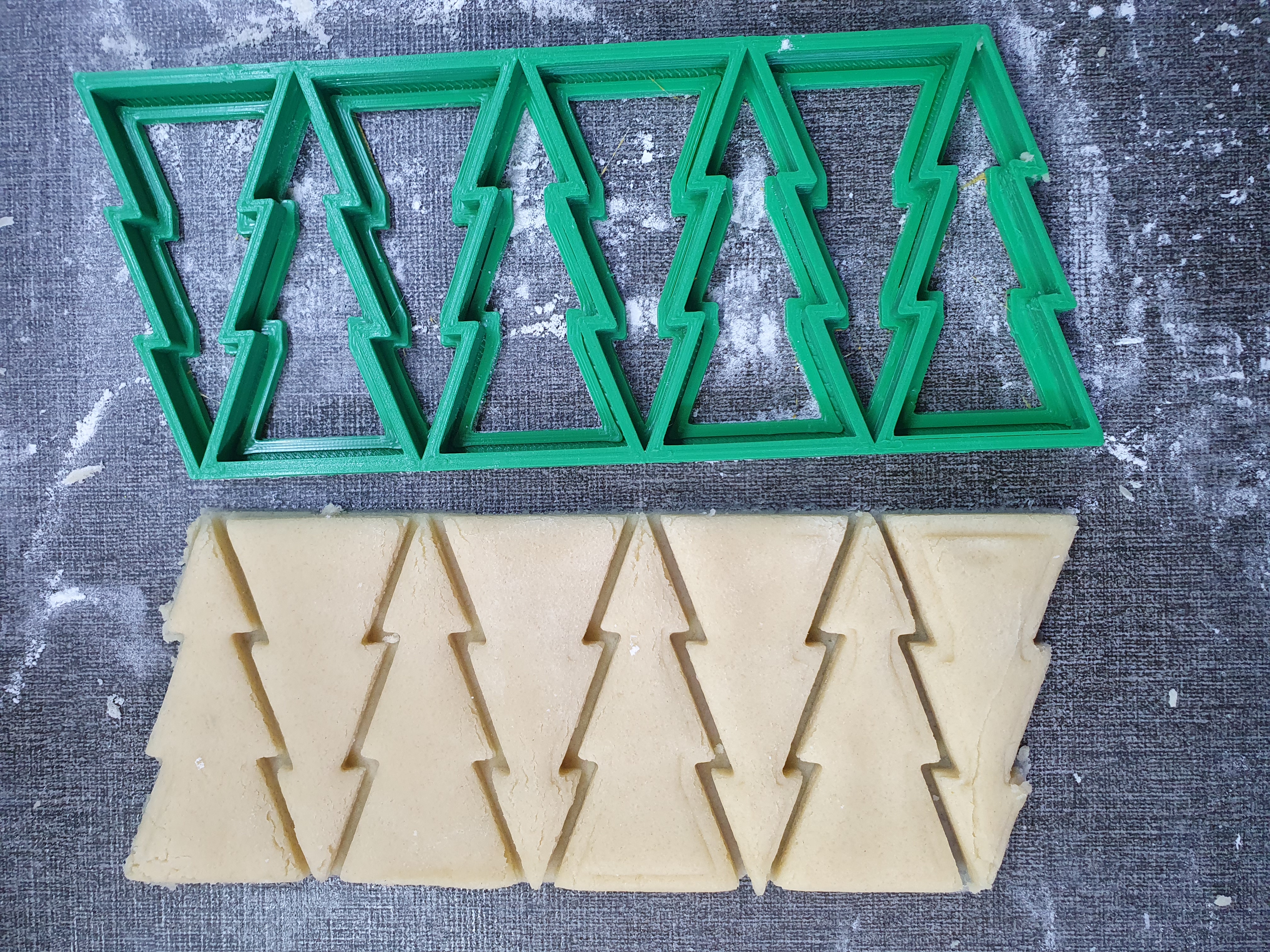 8 Xmas Trees cookie cutter