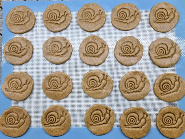 Cute snail cookie cutter - cookie stamp