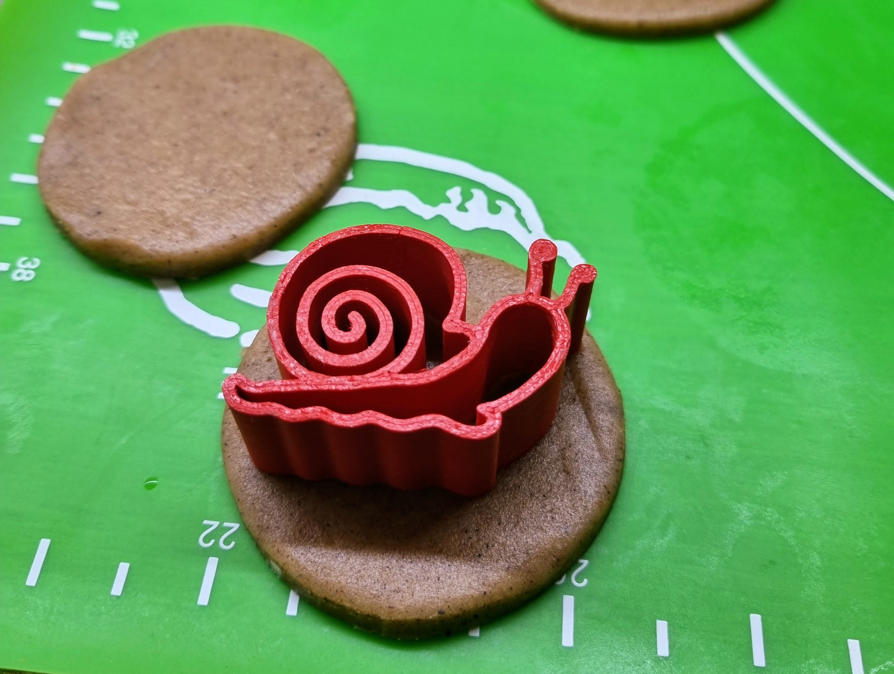 Cute snail cookie cutter cookie stamp by VSP Download free STL