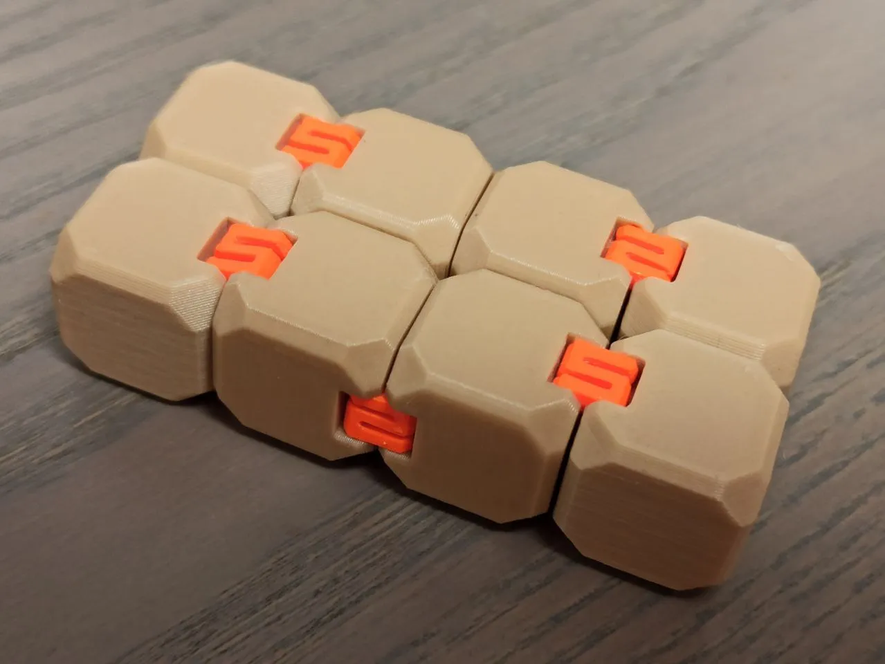 This 3D-printed infinity cube is easy to make, hard to resist