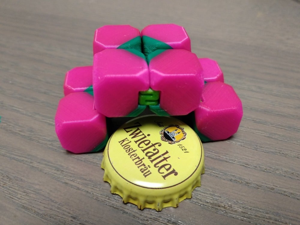 Miniatura 5 do modelo 3D Infinity Cube (fidget cube) with interchangeable hinges