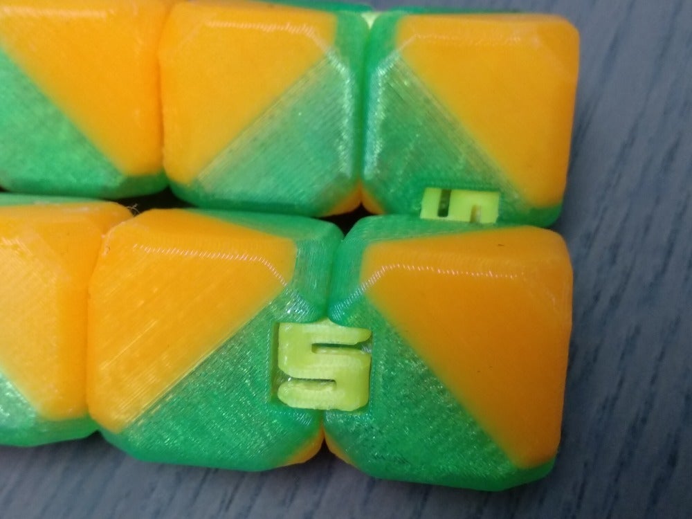 Miniatura 7 do modelo 3D Infinity Cube (fidget cube) with interchangeable hinges