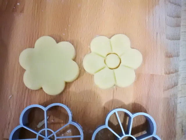 Flower cookie cutter