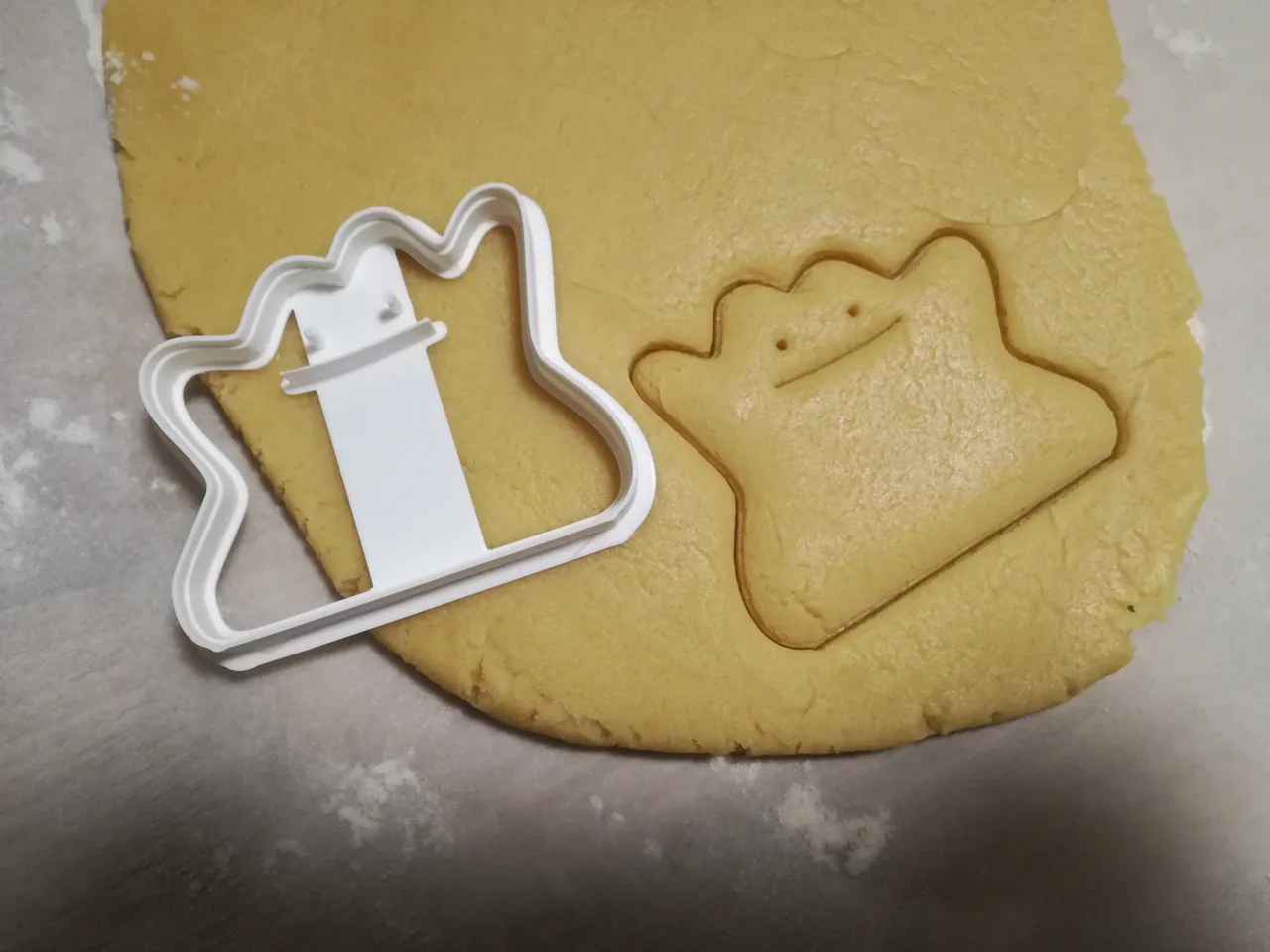 STL file Amazing Pokemon Ditto Cookie Cutter Stamp Cake Decorating
