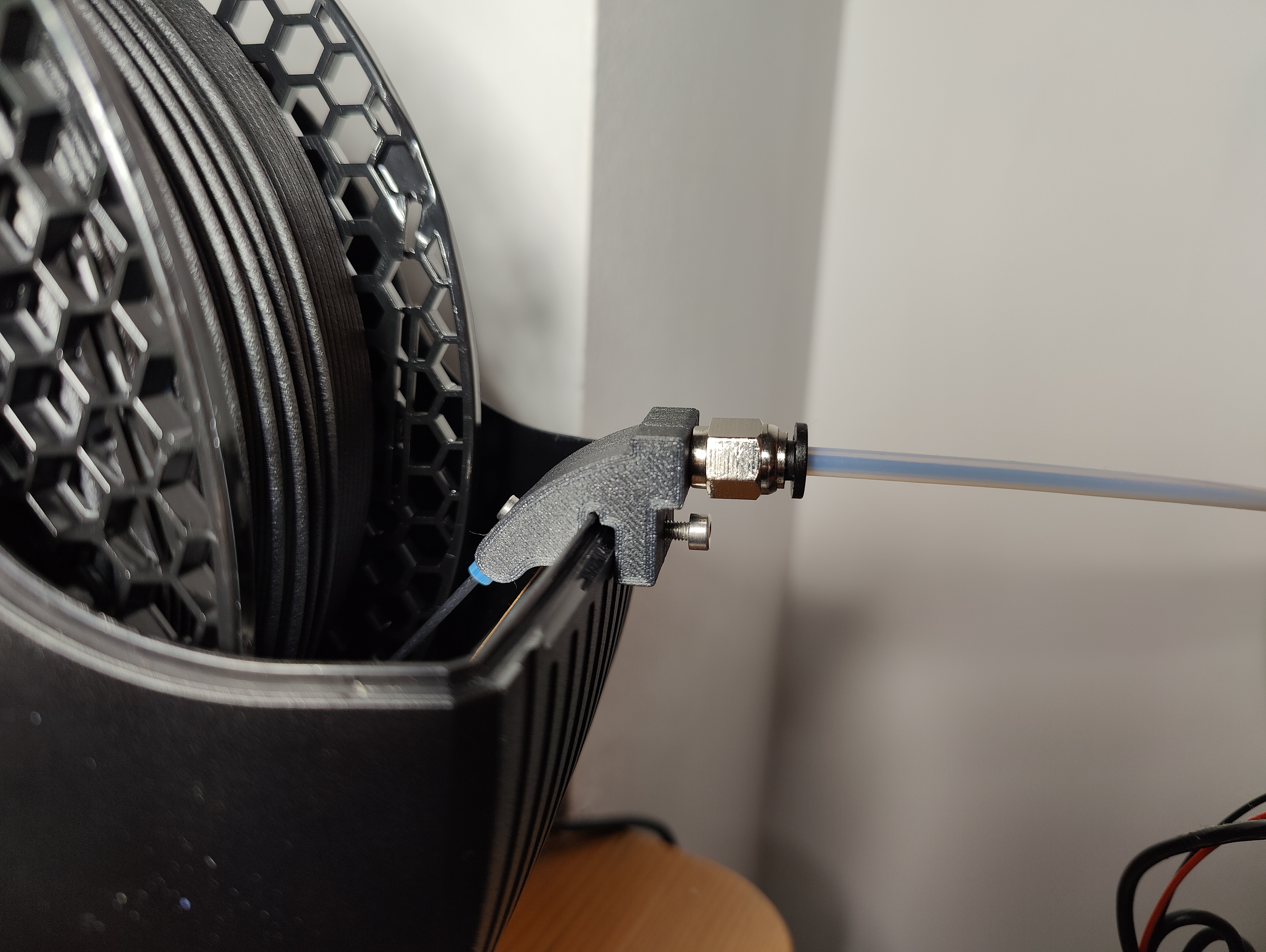 Sunlu Filadryer S2 filament guide and moisture vent with Bowden passthrough