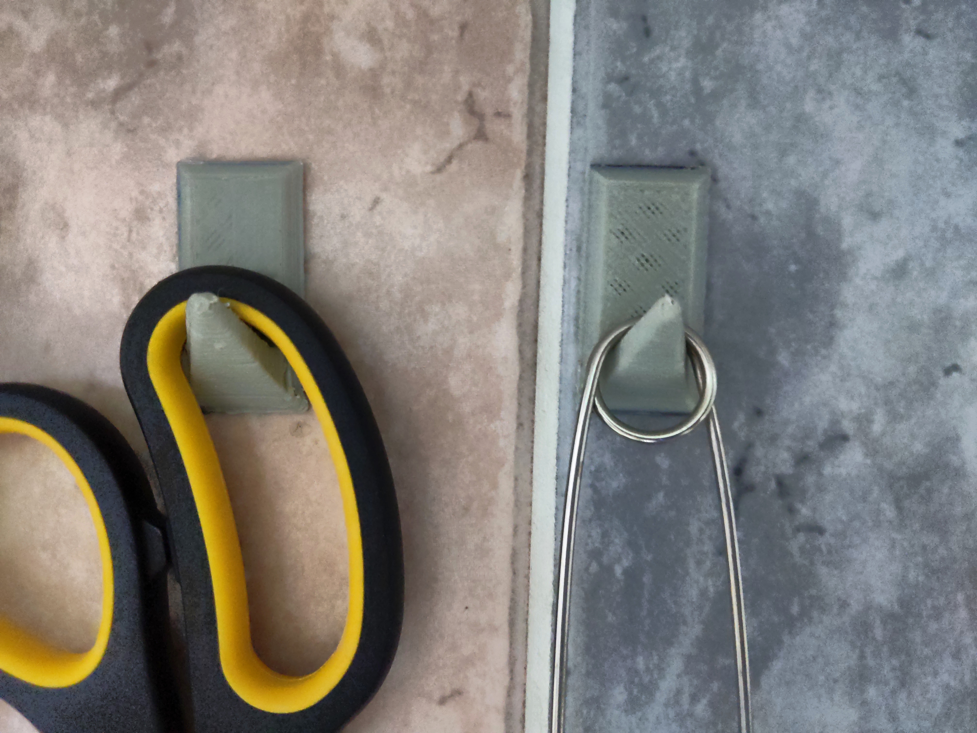 Customizable wall hook optimized for double-sided adhesive tape and FDM v3