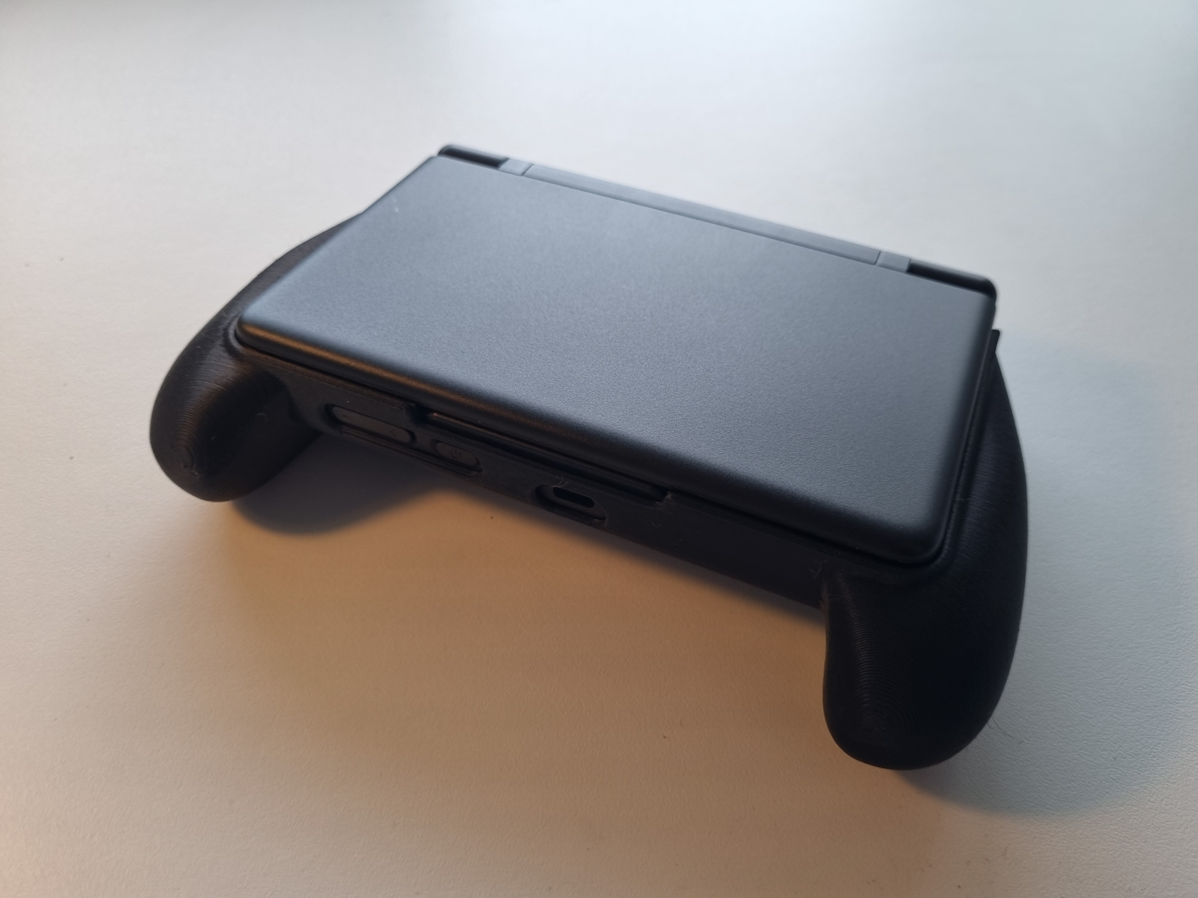 Miniatura 2 do modelo 3D AYN Thor Grip Steam Controller Shape