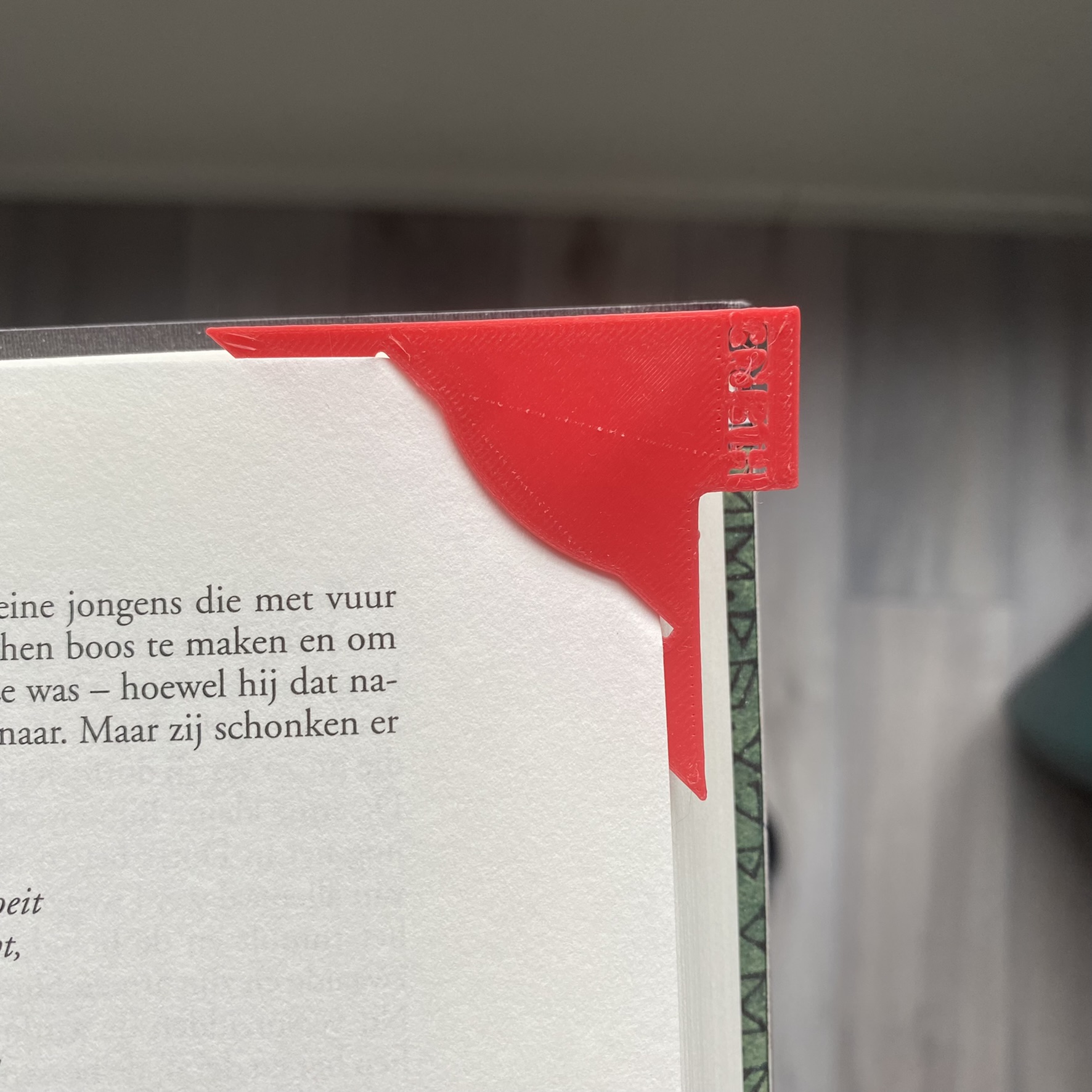 Simple corner bookmark (Red - FilaFlex40, Green - Prusament Opal Green PLA)