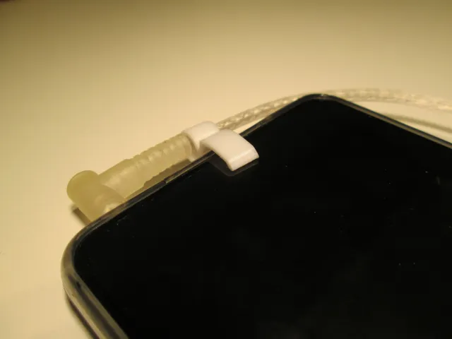 Clip for KZ earphones attached to a phone