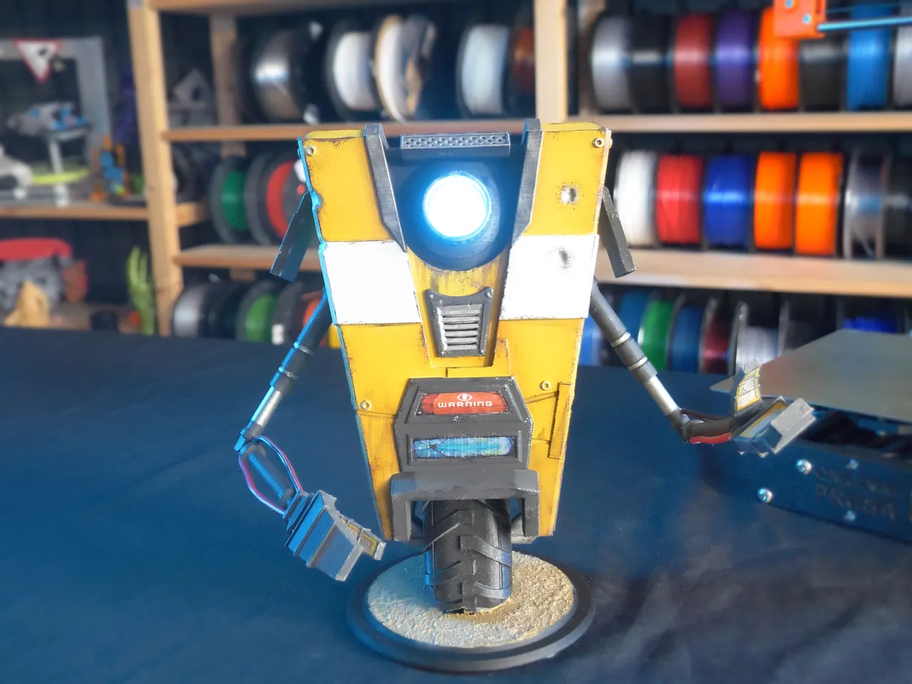 特撮 CLAPTRAP CL4P-TP Gentleman Caller Neca Borderlands Gentleman Caller Claptrap Figure Review