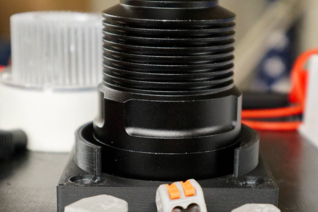 Miniatura 2 do modelo 3D UV flashlight base