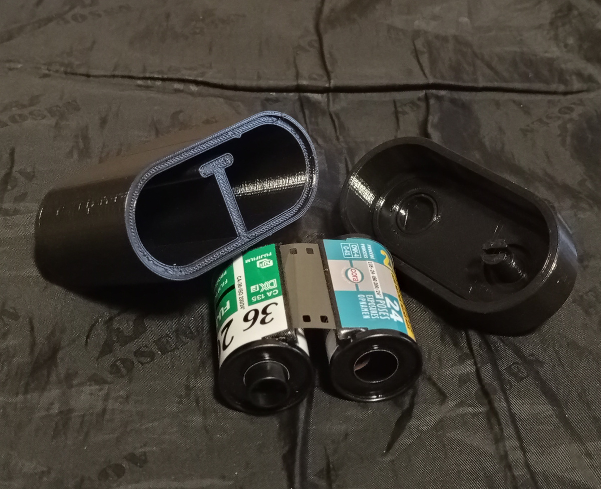 135 (35mm) film cassete-to-cassete rewinder/loader/reloader