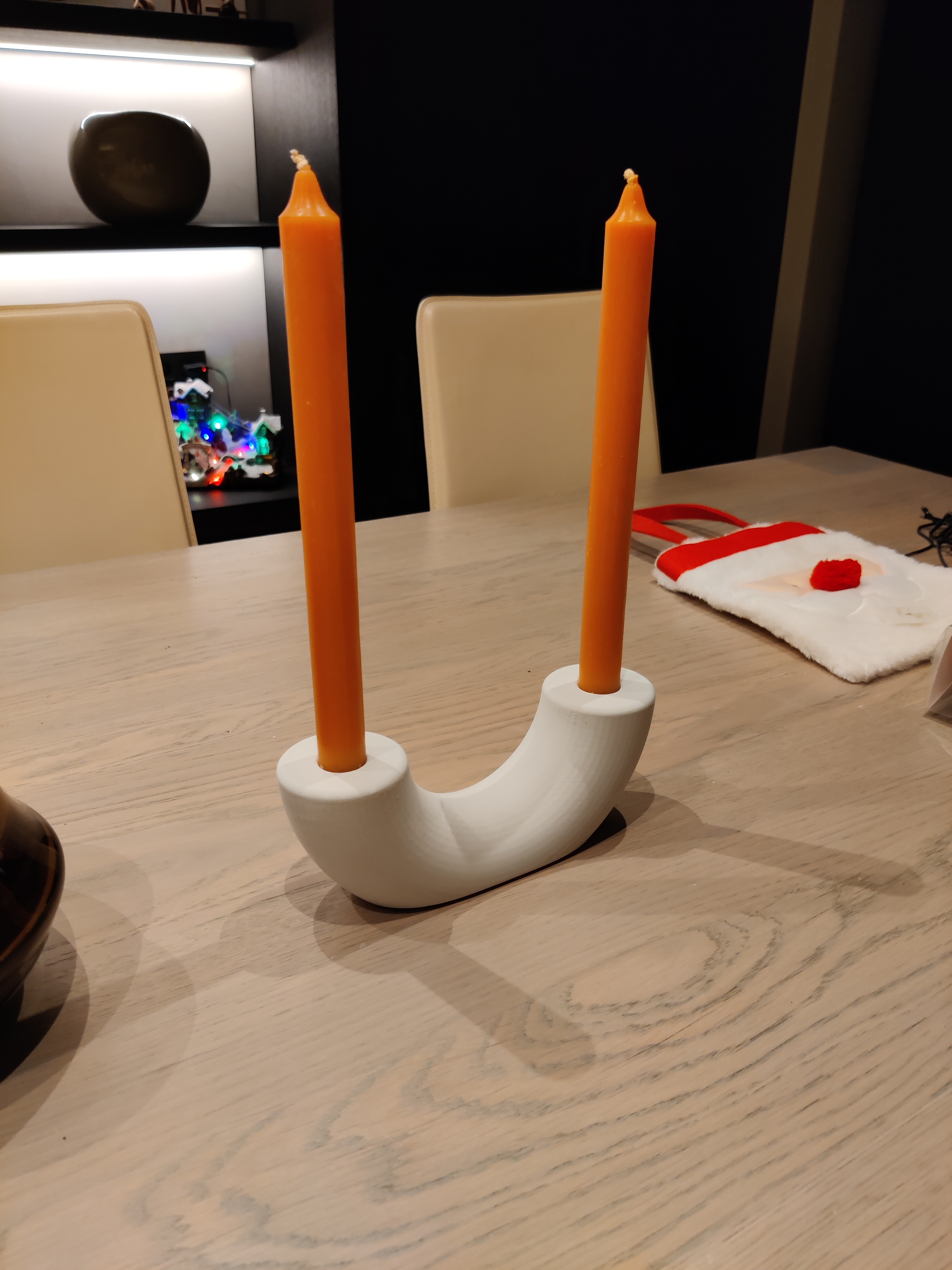 Simple candle holder