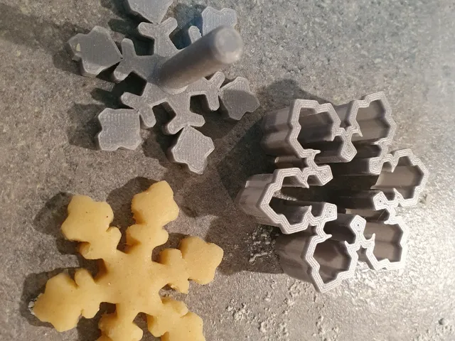 Snowflake cookie cutter + ejector