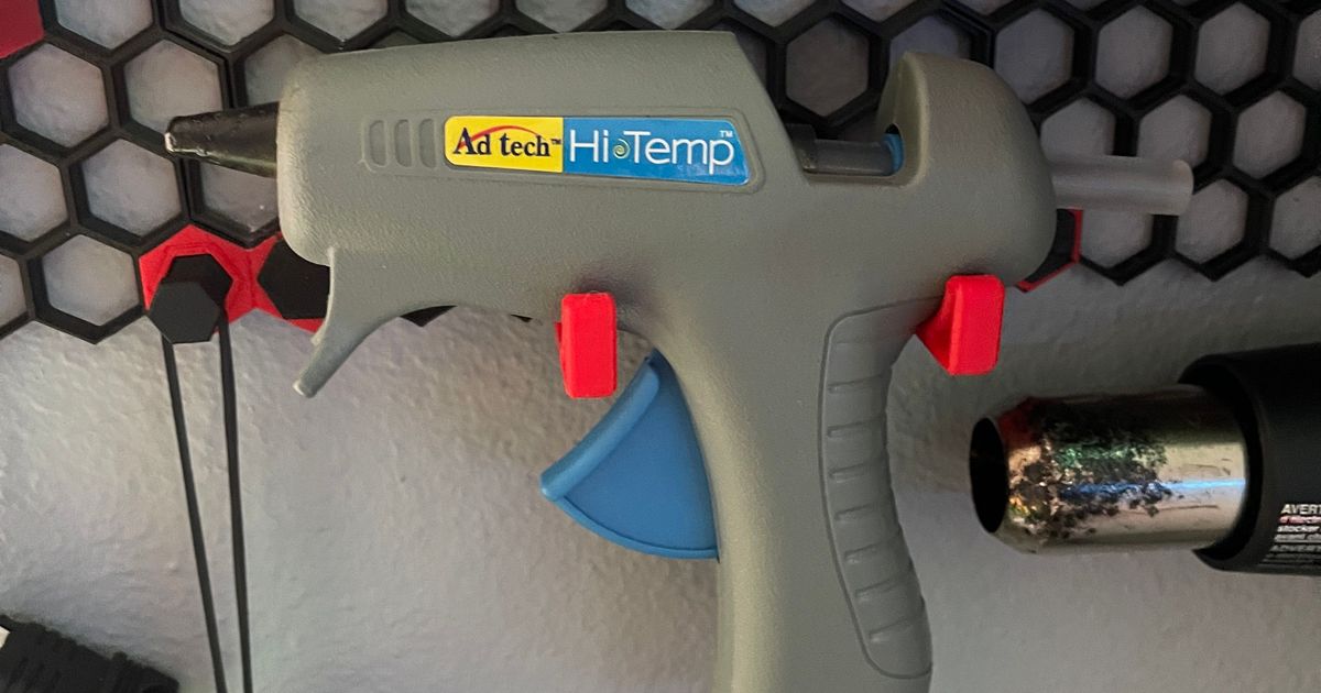 Hot Glue Gun Holder for Storage Wall por Iguanahotsauce