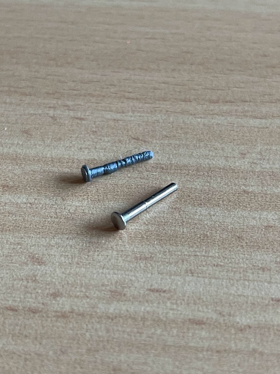Replacement pin to hold belt buckle | Ersatzstift zum Halten der Gürtelschnalle