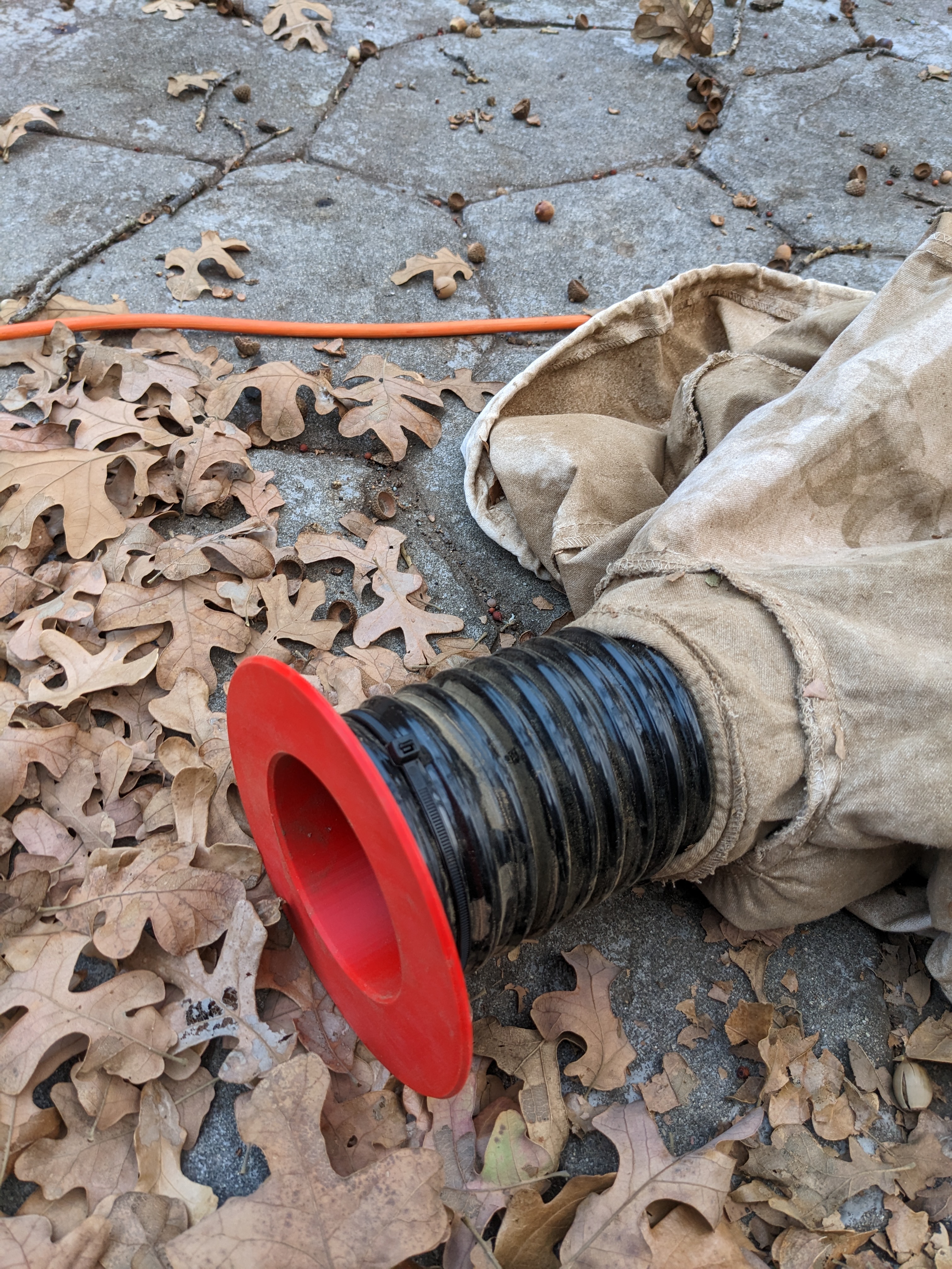 Toto Leaf Collection Kit bag to hose enforcement