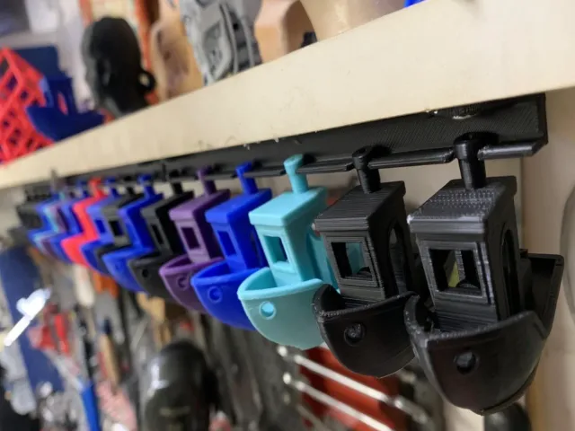 3d benchy holder/rail